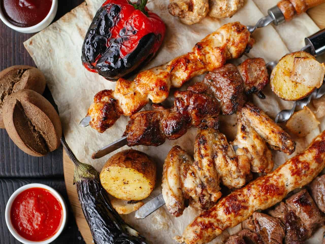 Mixed grill σουβλάκια και ψητά στο Beach & Grill Κατερίνη